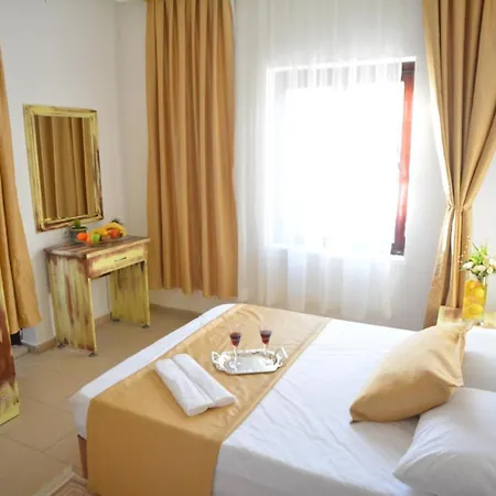 Kaktus Boutique * Side